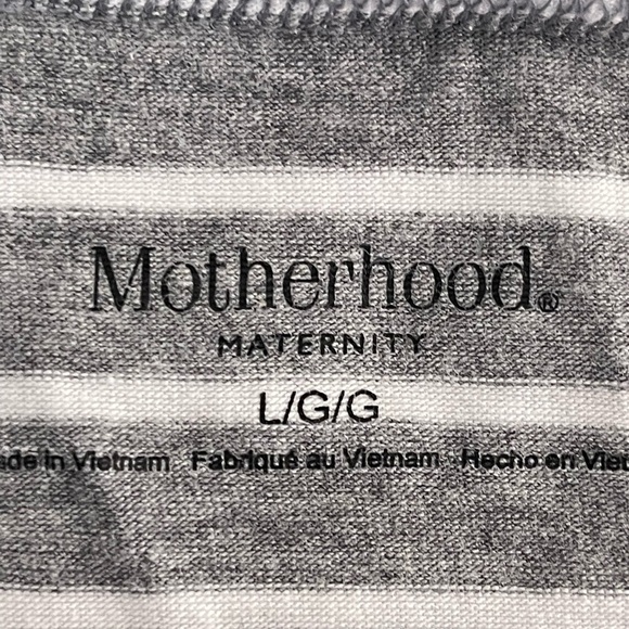 Motherhood Maternity v neck stripped short sleeve shirt - Picture 3 of 5